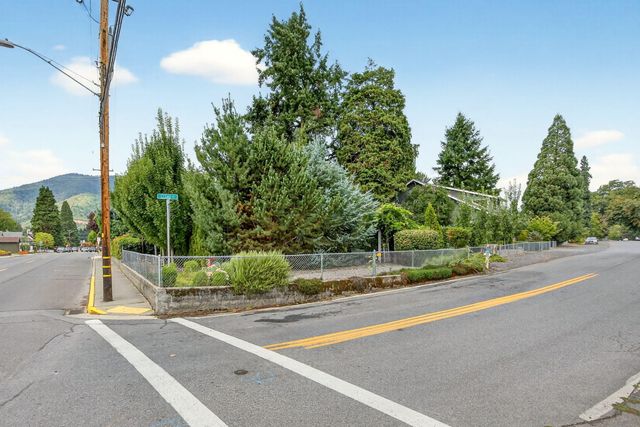 111 Cedar Street, Rogue River, OR 97537