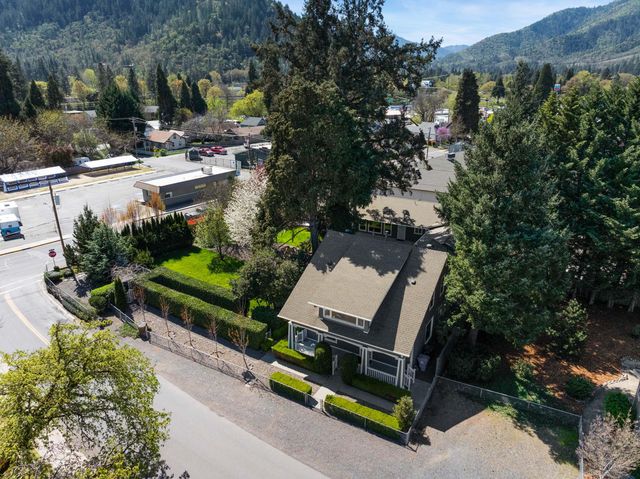 111 Cedar Street, Rogue River, OR 97537