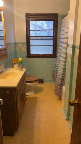 1444 Ames Avenue E, Saint Paul, MN 55106