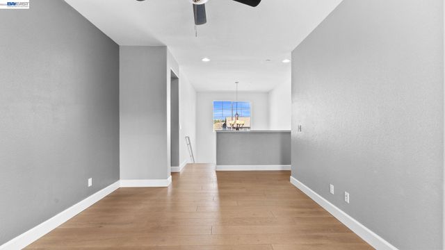 1200 Stonecrest Ln, Concord, CA 94518