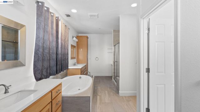 1200 Stonecrest Ln, Concord, CA 94518