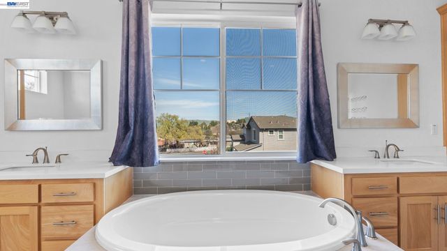 1200 Stonecrest Ln, Concord, CA 94518