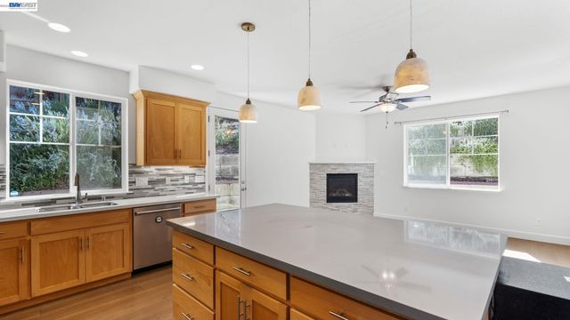 1200 Stonecrest Ln, Concord, CA 94518