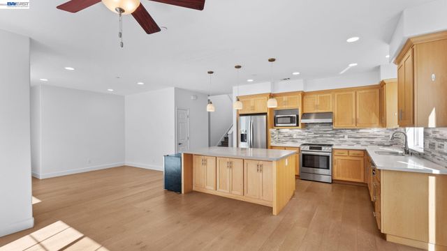 1200 Stonecrest Ln, Concord, CA 94518