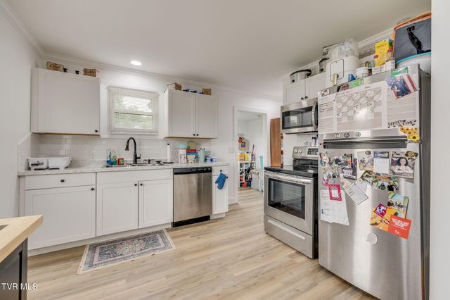 307 Dover Avenue, Mount Carmel, TN 37645