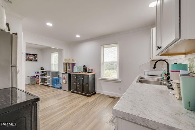 307 Dover Avenue, Mount Carmel, TN 37645