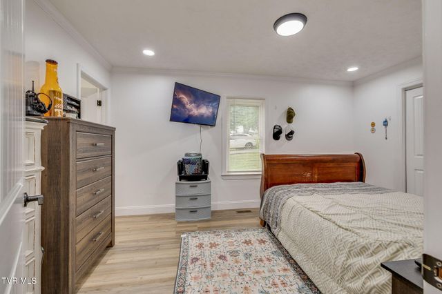307 Dover Avenue, Mount Carmel, TN 37645
