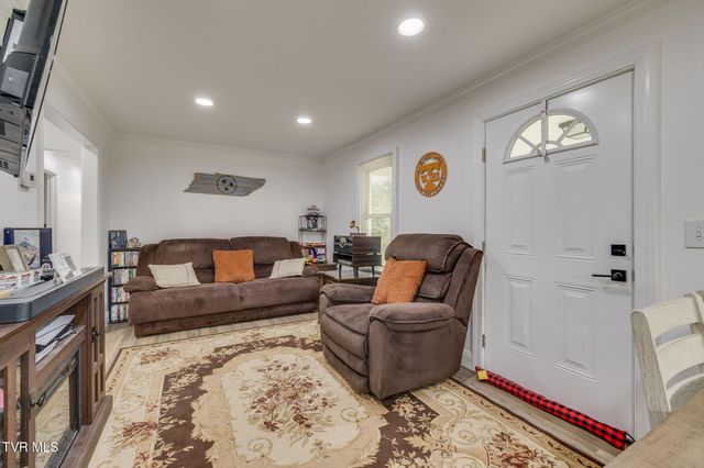 307 Dover Avenue, Mount Carmel, TN 37645