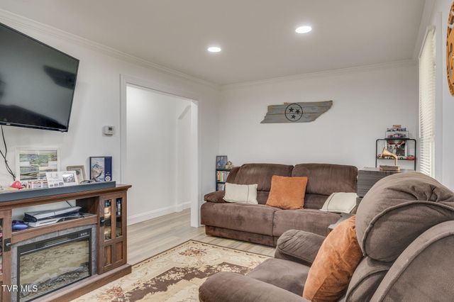 307 Dover Avenue, Mount Carmel, TN 37645