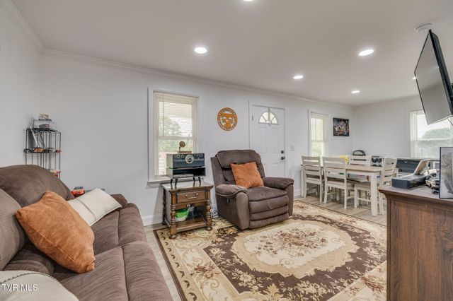 307 Dover Avenue, Mount Carmel, TN 37645