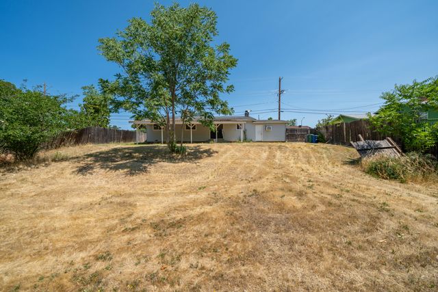 852 Lake Boulevard, Redding, CA 96003