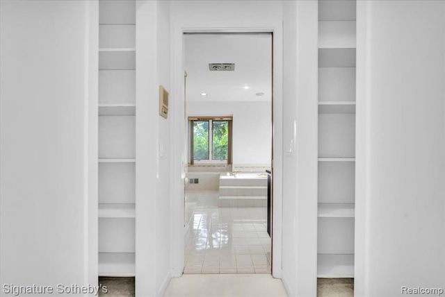 4156 Marlwood Drive, West Bloomfield, MI 48323