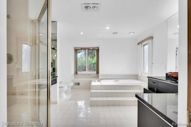 4156 Marlwood Drive, West Bloomfield, MI 48323