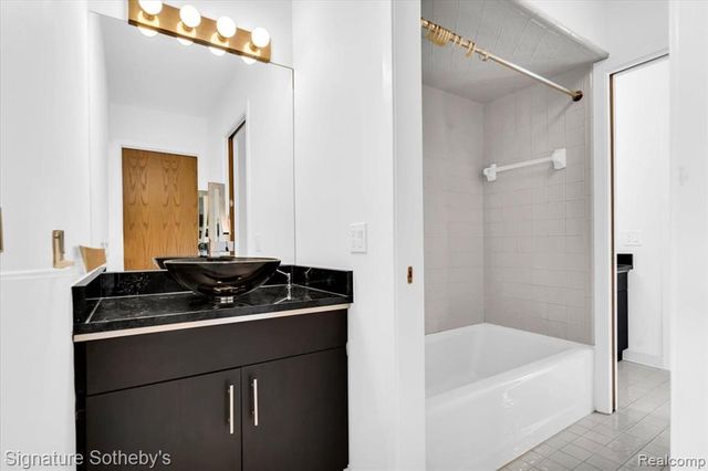 4156 Marlwood Drive, West Bloomfield, MI 48323