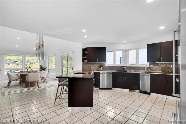 4156 Marlwood Drive, West Bloomfield, MI 48323