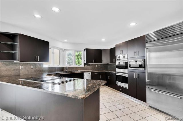4156 Marlwood Drive, West Bloomfield, MI 48323