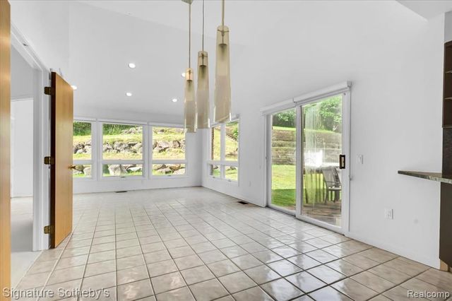 4156 Marlwood Drive, West Bloomfield, MI 48323