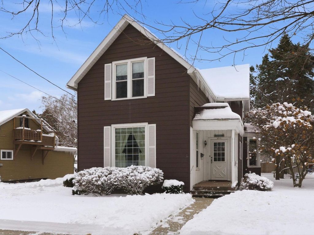 617 N 7th STREET, Manitowoc, WI 54220