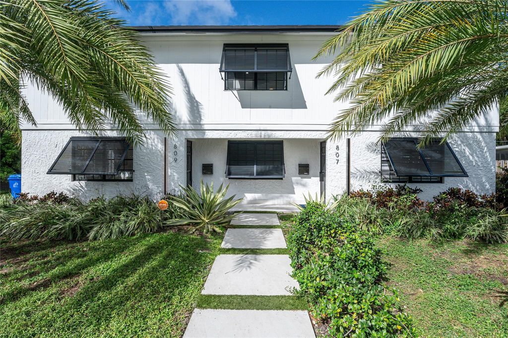 807 SW 14th Ct, Fort Lauderdale, FL 33315
