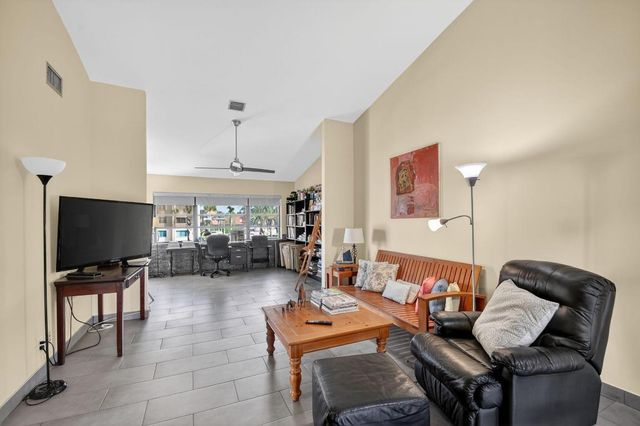 4900 Lucerne Lakes Boulevard 201, Lake Worth, FL 33467