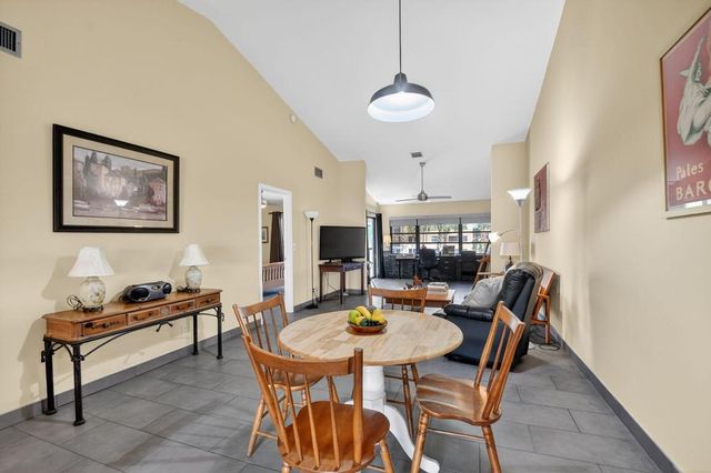 4900 Lucerne Lakes Boulevard 201, Lake Worth, FL 33467