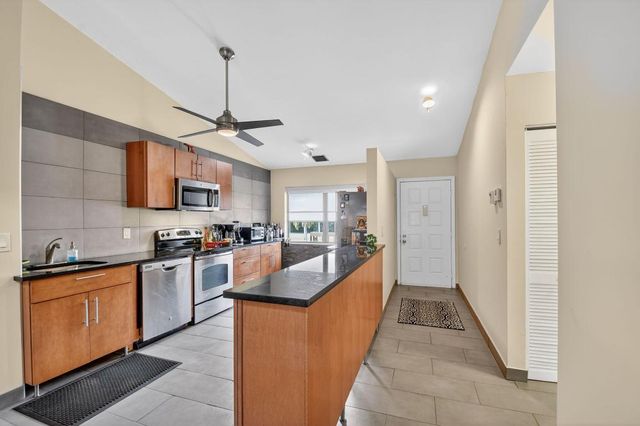 4900 Lucerne Lakes Boulevard 201, Lake Worth, FL 33467