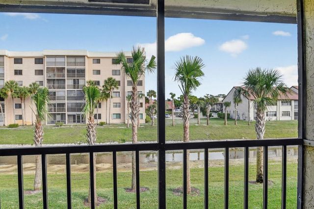 4900 Lucerne Lakes Boulevard 201, Lake Worth, FL 33467