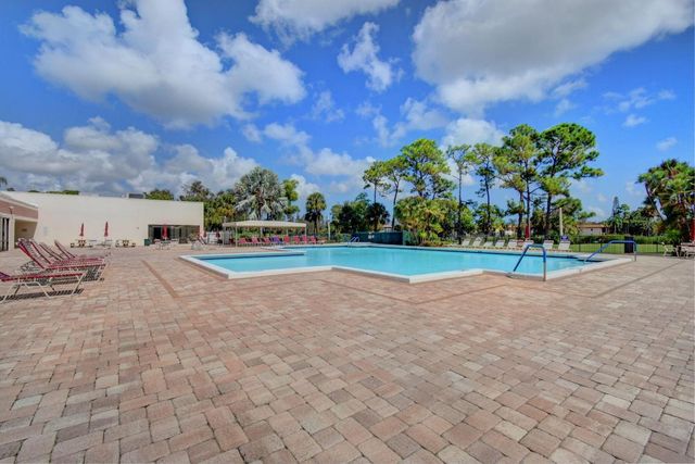 4900 Lucerne Lakes Boulevard 201, Lake Worth, FL 33467