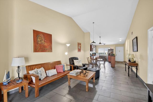 4900 Lucerne Lakes Boulevard 201, Lake Worth, FL 33467