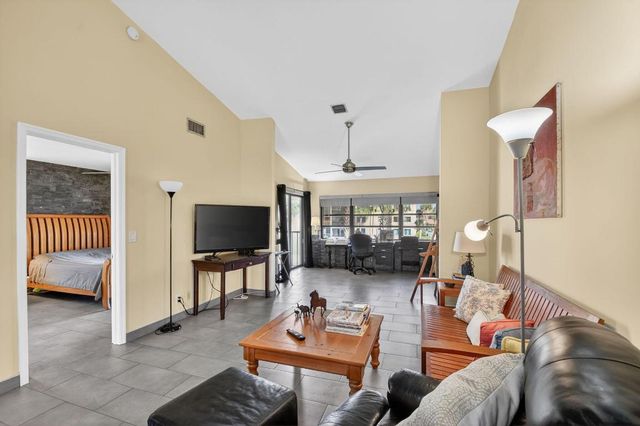 4900 Lucerne Lakes Boulevard 201, Lake Worth, FL 33467