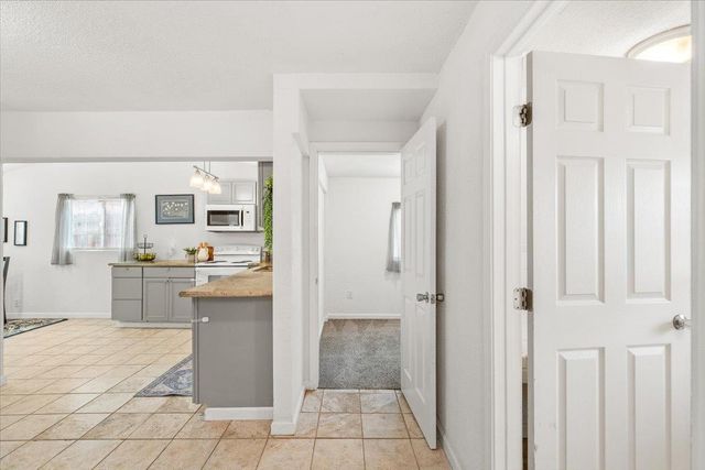 572 Pedersen Rd, Oakdale, CA 95361