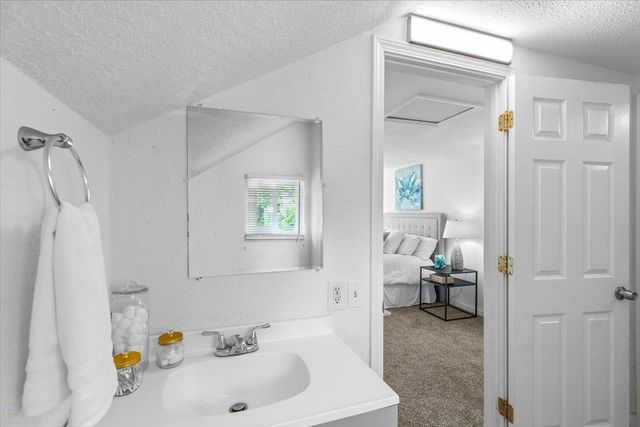 572 Pedersen Rd, Oakdale, CA 95361
