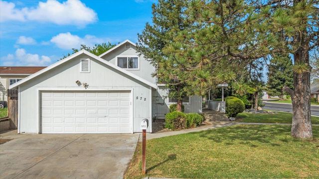 572 Pedersen Rd, Oakdale, CA 95361