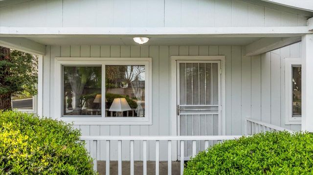 572 Pedersen Rd, Oakdale, CA 95361