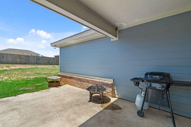 5 W Locust, Sumrall, MS 39482