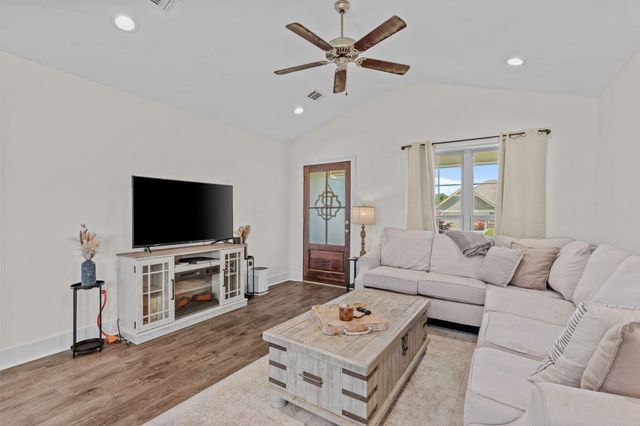 5 W Locust, Sumrall, MS 39482
