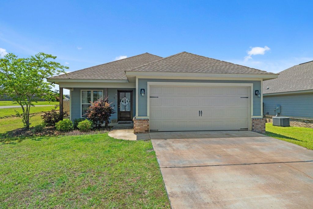 5 W Locust, Sumrall, MS 39482