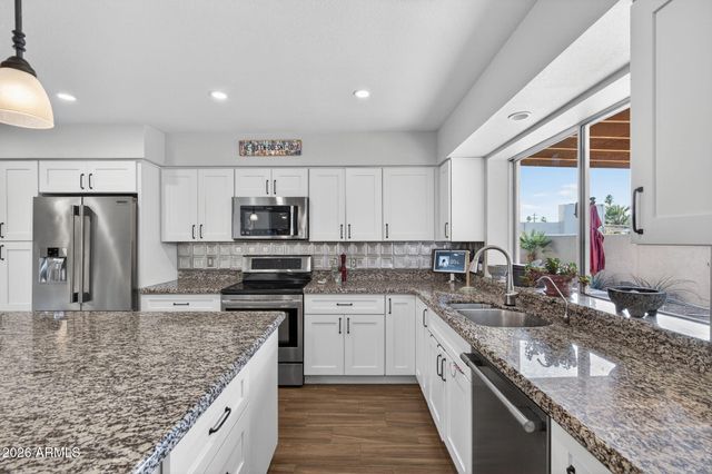 2011 E LOMA VISTA Drive, Tempe, AZ 85282