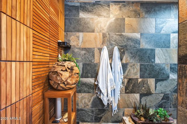 2011 E LOMA VISTA Drive, Tempe, AZ 85282