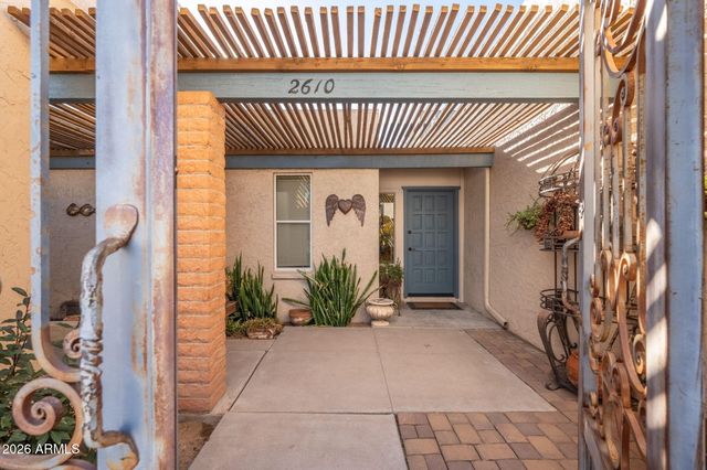 2011 E LOMA VISTA Drive, Tempe, AZ 85282