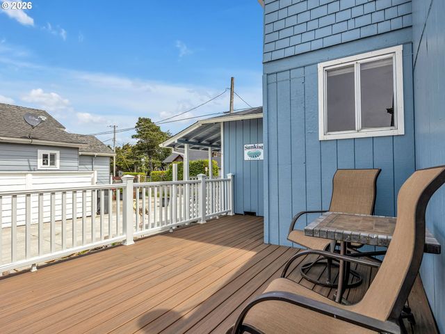 560 S Downing St, Seaside, OR 97138