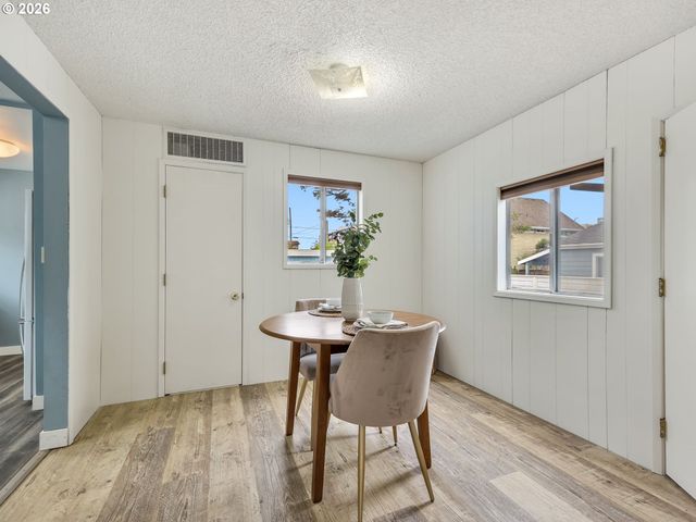560 S Downing St, Seaside, OR 97138