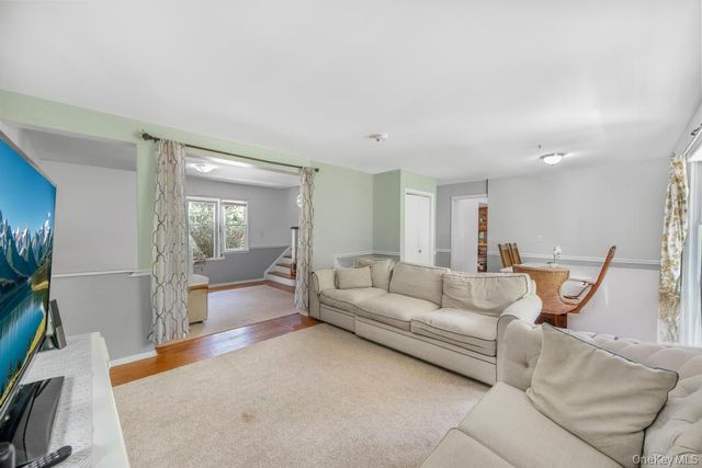 4 Cooks Lane, Westhampton, NY 11977