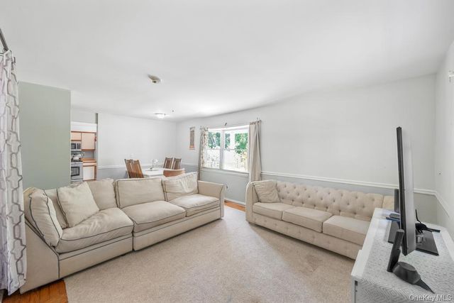 4 Cooks Lane, Westhampton, NY 11977