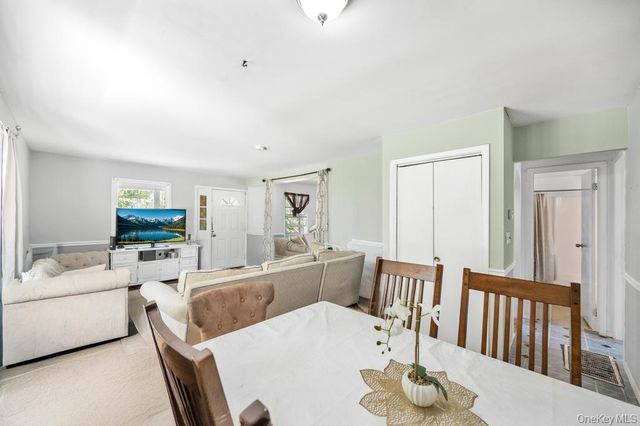 4 Cooks Lane, Westhampton, NY 11977