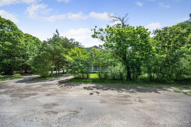 4 Cooks Lane, Westhampton, NY 11977