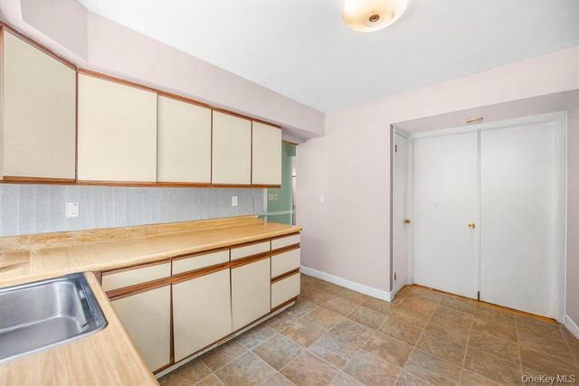 4 Cooks Lane, Westhampton, NY 11977