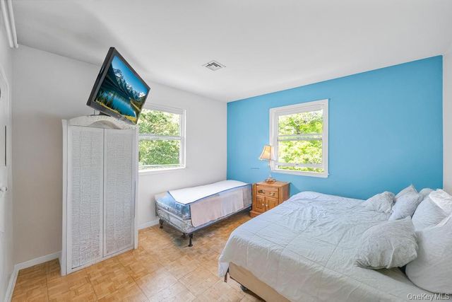 4 Cooks Lane, Westhampton, NY 11977