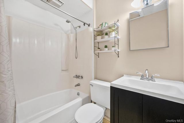 4 Cooks Lane, Westhampton, NY 11977