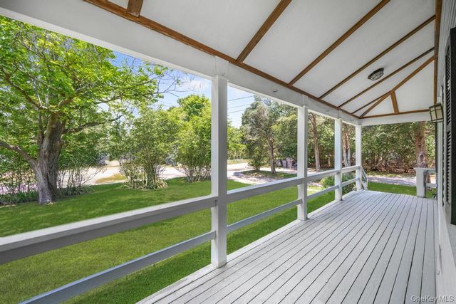 4 Cooks Lane, Westhampton, NY 11977